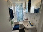 DG, Tageslichtbad mit Dusche und WC - Energieeffiziente 2-Zimmer-Wohnung in zentraler Top-Lage von Karlsruhe