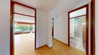 3-ZW Flur - Großzügig wohnen im EG: 3 Zimmer, Südterrasse & zwei Loggien – KA-Mühlburg