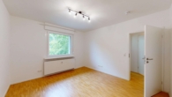3-ZW Kind - Wohnen wie neu: 3-Zi.-Wohnung im 1. OG mit Sonnenbalkon – KA-Nordweststadt