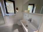 Badezimmer - Einziehen & Wohlfühlen: Voll möblierte 1,5-Zi.-DG-Wohnung mit sep. Eingang – Waldbronn-Busenbach