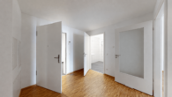 2-ETW Flur und Eingang - Schillercarré: Barrierefreie 2-Zi.-ETW mit Südbalkon & TG-Stpl. – Toplage nahe Altstadt Ettlingen