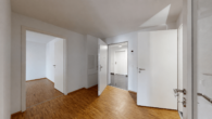 2-ETW Flur und Eingang - Schillercarré: Barrierefreie 2-Zi.-ETW mit Südbalkon & TG-Stpl. – Toplage nahe Altstadt Ettlingen