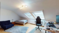DG, Zimmer 1 Wohnen - Mieter drin, Rendite läuft: 3-Zi.-DG-ETW mit Stellplatz in KA-Durlach-Aue