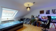 DG, Zimmer 3 Kind - Mieter drin, Rendite läuft: 3-Zi.-DG-ETW mit Stellplatz in KA-Durlach-Aue