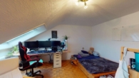 DG, Zimmer 2 Schlafen - Mieter drin, Rendite läuft: 3-Zi.-DG-ETW mit Stellplatz in KA-Durlach-Aue