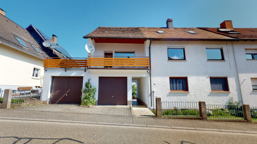 Vielseitige Doppelhaushälfte mit 2 Wohneinheiten und schönem Gartengrundstück, Ettl.-Schöllbronn, 76275 Ettlingen, Zweifamilienhaus