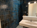 Badezimmer - Einziehen & Wohlfühlen: Voll möblierte 2,5-Zi.-Souterrainwhg. mit sep. Eingang – Waldbronn-Busenbach