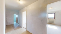 4-ETW Flur - Fernblick inklusive: 4-Zi.-ETW mit großer Ost-Loggia, KA-Neureut