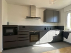 3-ZW OG, Küche - Einziehen & Genießen: 3-Zi.-Wohnung im 1. OG auf Neubauniveau – Sonnenbalkon in der Nordweststadt