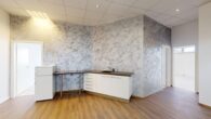 Zwei zentral gelegene Büro- und Praxiseinheiten in Ettlinger Ärzte- und Dienstleistungszentrum - TE19 Empfang mit Küche