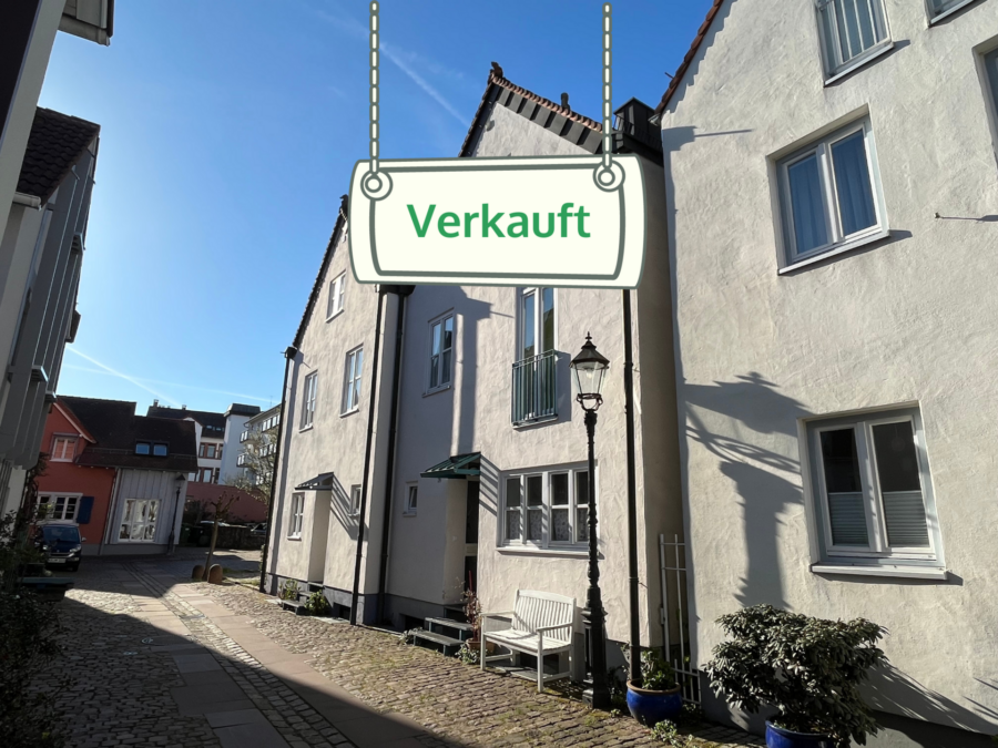 Altstadtcharme: Vermietetes, solides RMH mit Terrasse an der historischen Ettlinger Stadtmauer, 76275 Ettlingen, Reihenmittelhaus