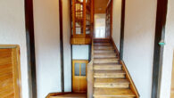 Großzügige, frei verfügbare 4-Zimmer-Maisonette direkt am Karlsruher Brahmsplatz - Treppenaufgang zur ETW