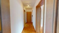 Tolle Lage & hochwertige Bauweise: 3-Zimmer-ETW mit 2 Balkonen in Waldbronn-Busenbach - 3-Zimmer-ETW, Flur