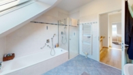 DHH, Bad Wanne Dusche - Einziehen – Wohlfühlen – Leben genießen: Moderne DHH mit EBK, Garten, neue PV-Anlage in Rheinau-Linx