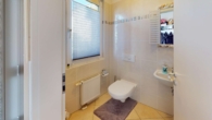 DHH, EG Gäste-WC - Einziehen – Wohlfühlen – Leben genießen: Moderne DHH mit EBK, Garten, neue PV-Anlage in Rheinau-Linx